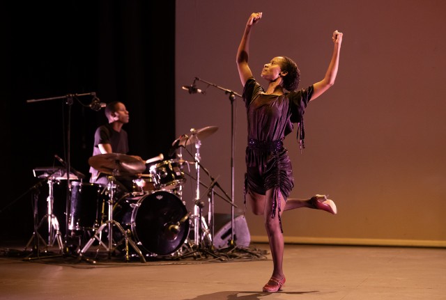 La dansa de 'The Disappearing Act' explora a l'UJI els vincles del flamenc i altres formes d'expressió
