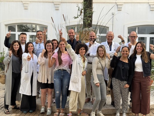 Una veintena de pacientes reumáticos y médicos del Hospital Peset ascenderán el Aneto
