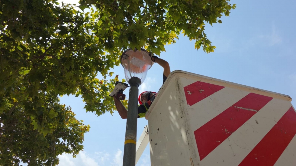 Patiño se ilumina con 176 nuevas farolas inteligentes