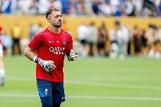 El guardameta Arnau Tenas ya está en Vila-real y Yeremy Pino ultima su marcha al Crystal Palace