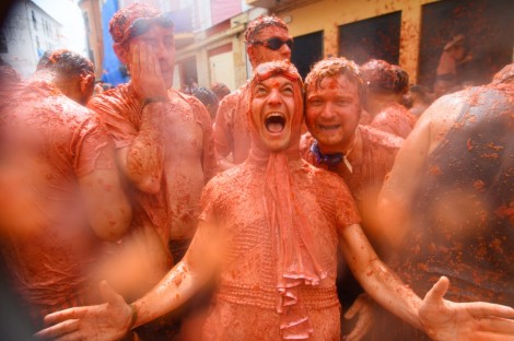 La Tomatina de Buñol reúne a 22.000 participantes en un nueva batalla con 150.000 kilos de tomate