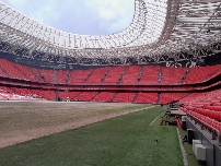 Una empresa murciana está detrás del césped natural de estadios de toda Europa: así se transporta 'el verde' a Montpellier, Lisboa o Bilbao