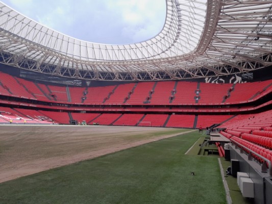 Una empresa murciana está detrás del césped natural de estadios de toda Europa: así se transporta 'el verde' a Montpellier, Lisboa o Bilbao