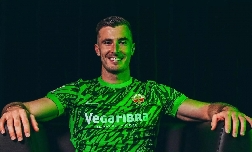 El alicantino Iñaki Peña completa el trío de porteros del Elche CF