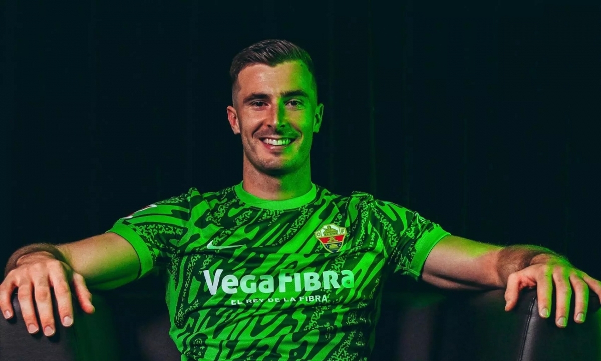El alicantino Iñaki Peña completa el trío de porteros del Elche CF