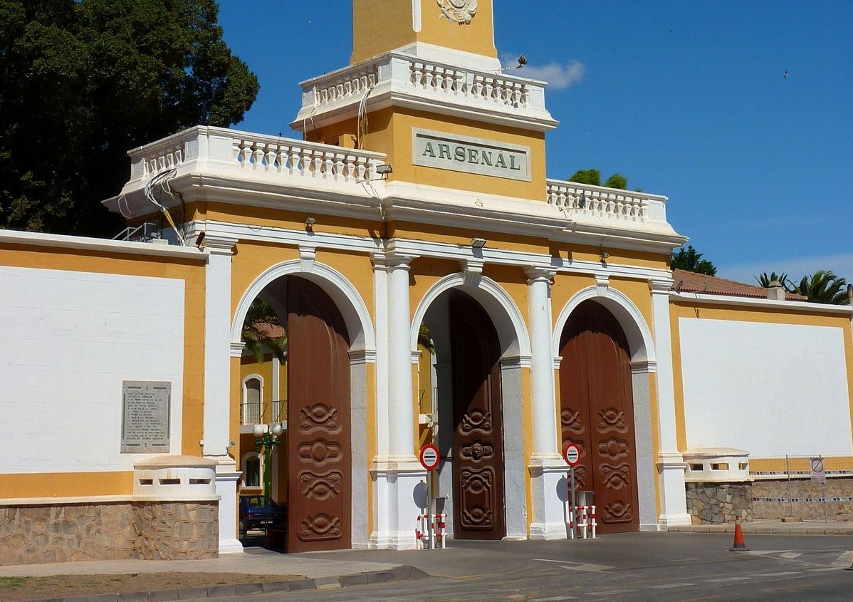 Del motor al pedal: el Arsenal de Cartagena se sube a la bicicleta