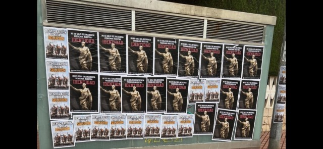 Los vecinos de Playa de San Juan denuncian la proliferación de cartelería en las calles del barrio