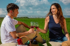 Frescura, aromas y colores: los rosados de Utiel-Requena perfectos tu verano