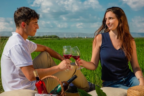 Frescura, aromas y colores: los rosados de Utiel-Requena perfectos tu verano