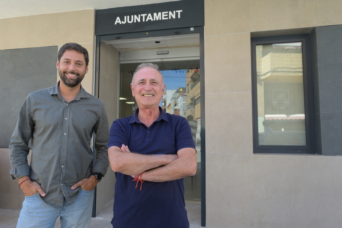 El alcalde de El Perelló, José Codoñer, y el concejal de Turismo, Ximo Collado - Foto: KIKE TABERNER El alcalde de El Perelló, José Codoñer, y el concejal de Turismo, Ximo Collado