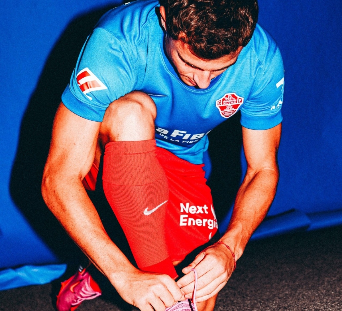 Uno de los futbolistas del primer equipo luciendo la tercera equipación - Foto: ELCHE CF