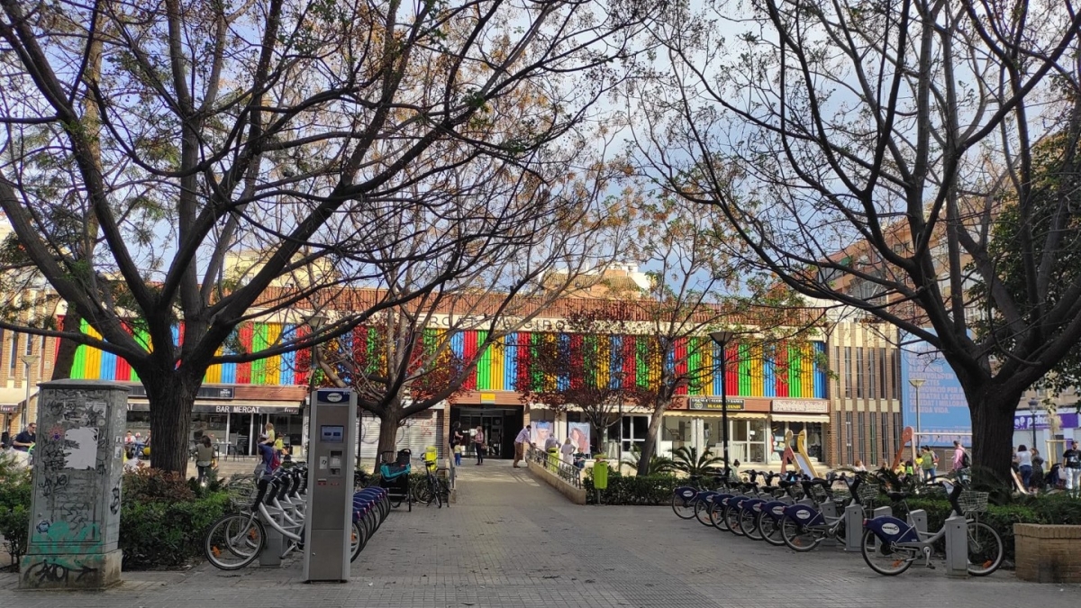 El Mercado de Algirós recibe nuevos aparatos de climatización para mejorar la eficiencia energética