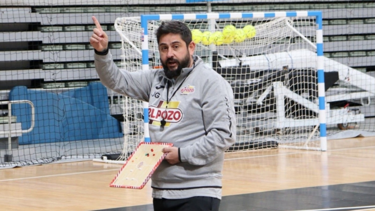 ElPozo amplía el contrato de su entrenador, Josan González, hasta junio de 2027