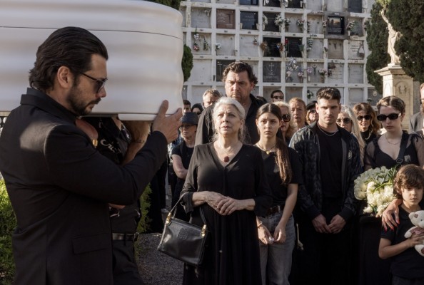 Kiti Mánver, Álvaro Morte y Hovik Keuchkerian: 
