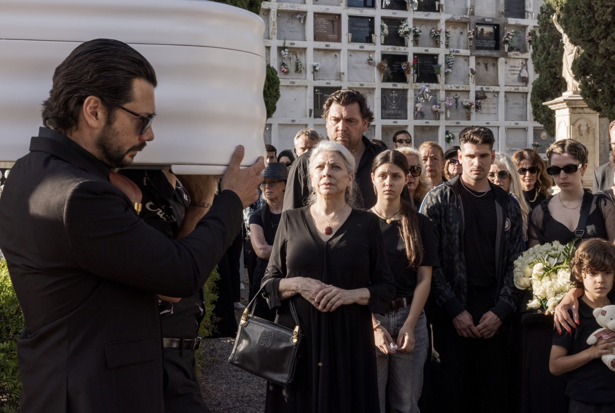 Kiti Mánver, Álvaro Morte y Hovik Keuchkerian: 