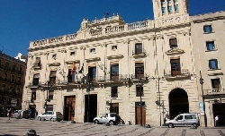 Alcoy paga a los proveedores municipales en 12,5 días de media: el límite legal son 30