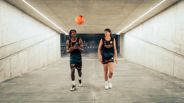 El Valencia Basket homenajea al Roig Arena en su segunda equipación