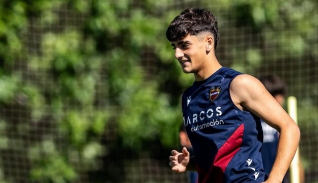 El Valencia CF acuerda con el Levante UD la cesión de Víctor Fernández Jr.