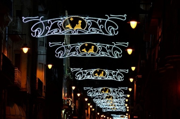 Luminarias eficientes en el Centro de Alcoy y más tramos de enramada navideña propia: se licitará por 288.000 euros