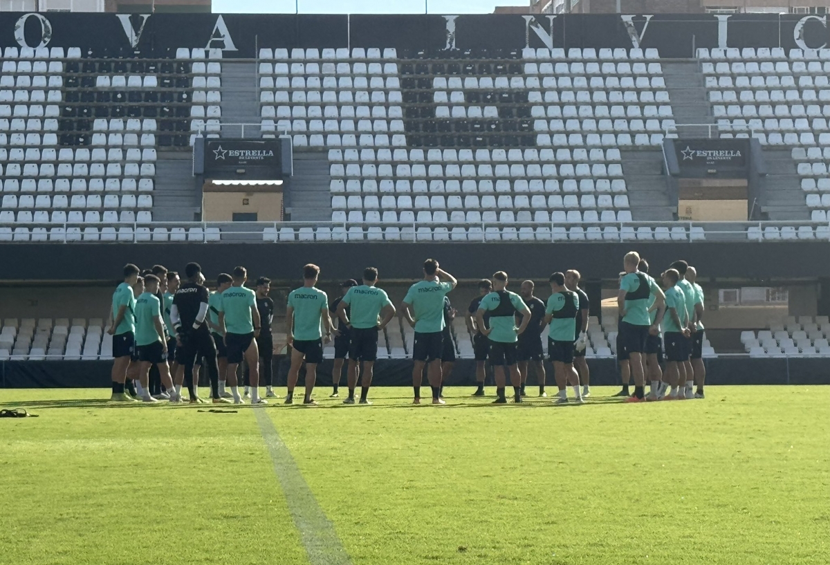 La plantilla del Efesé comenzará la Liga en Antequera. - Foto: FCC