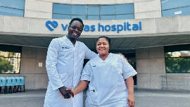Dos enfermeros africanos reciben formación sanitaria en Vithas Valencia 9 de Octubre