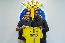 Un nuevo delantero para Marcelino: el Villarreal anuncia el fichaje del canadiense Tani Oluwaseyi