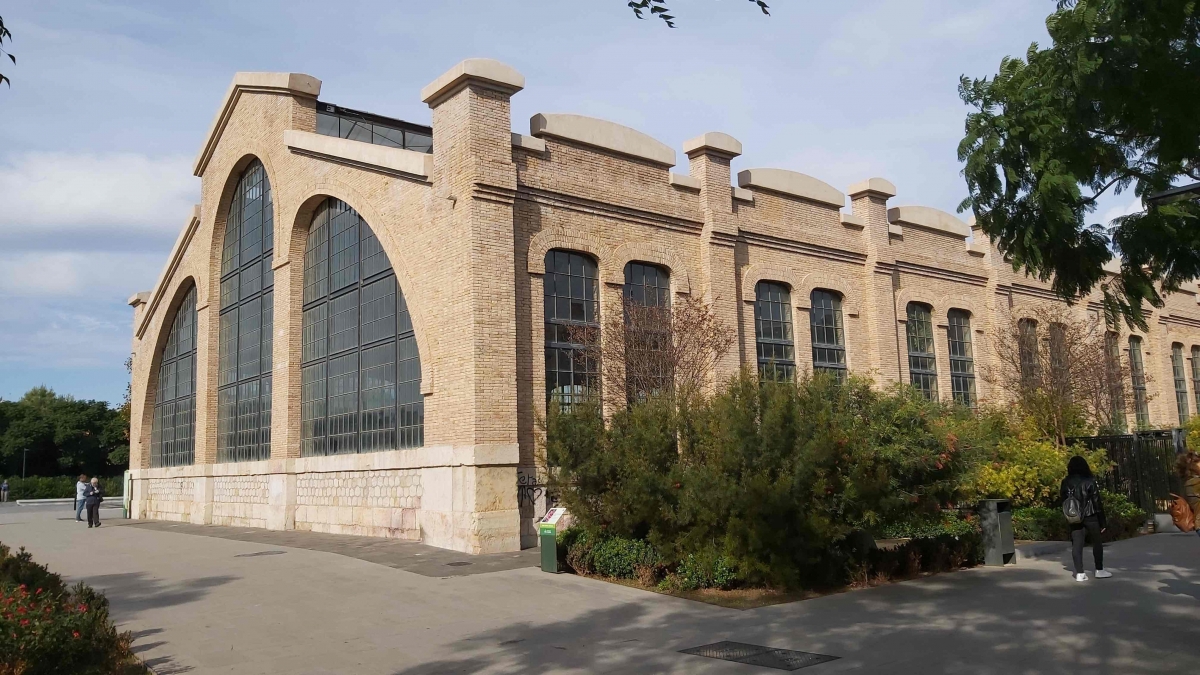 Exterior de una de las naves de Ribes del Parque Central - Foto: KIKE TABERNER