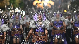 Villena arranca sus Fiestas de Moros y Cristianos con un récord histórico: 12.000 festeros en los desfiles