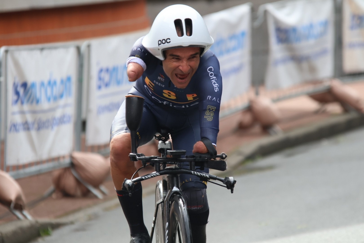 Ricardo Ten revalida su corona mundial bajo la lluvia de Ronse