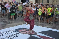 Miles de personas se concentran en València en la décima movilización contra Mazón por la gestión de la Dana