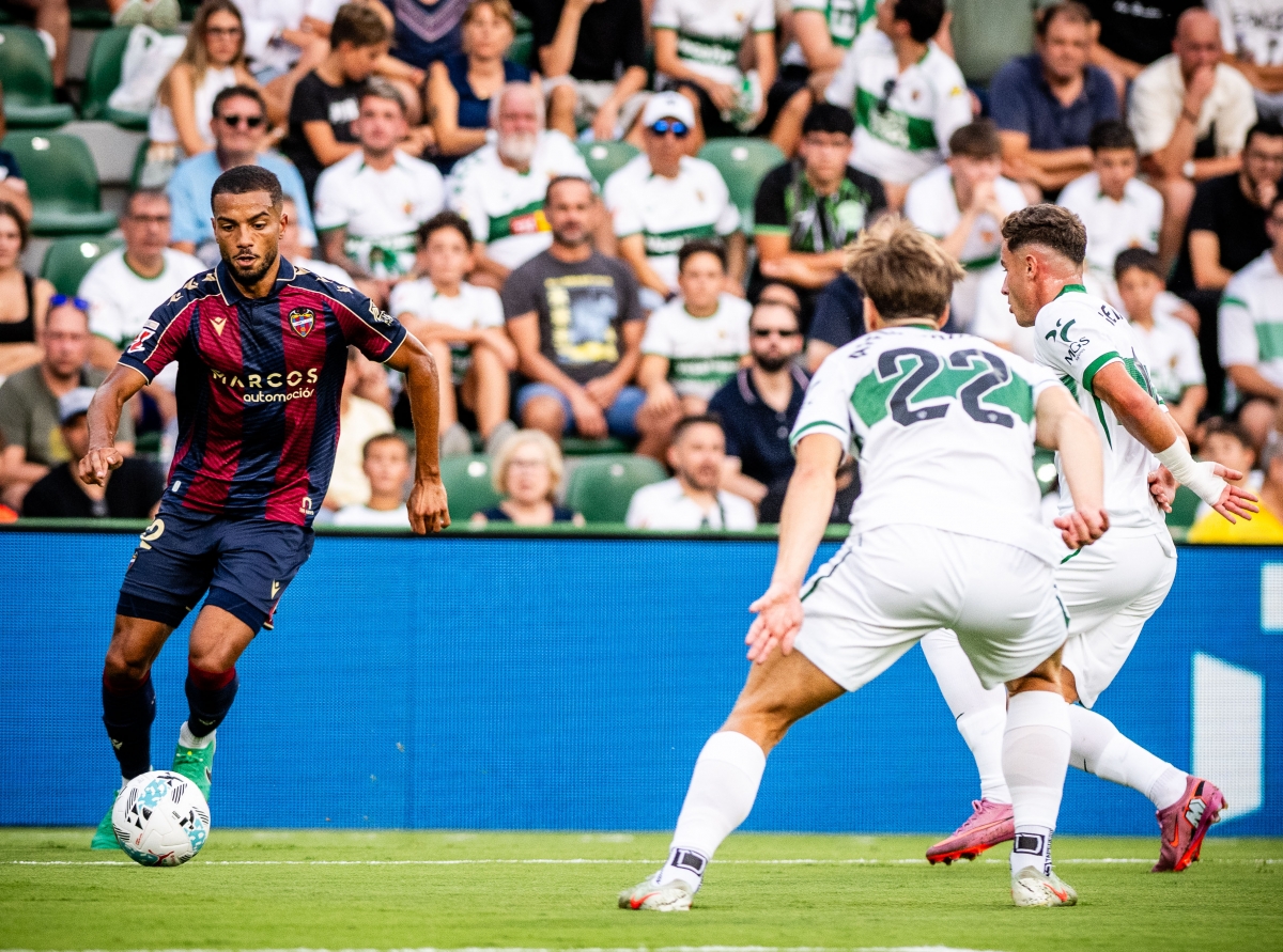 Las notas del Elche 2-0 Levante UD: Cinco minutos 'infernales'