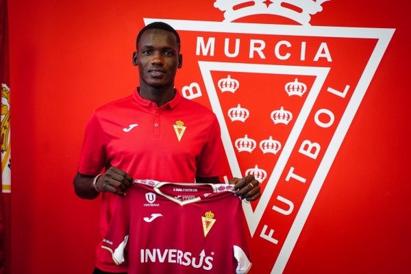 El Murcia ficha a Sekou Djanbou, joven medio maliense de 20 años, para Primera RFEF 
