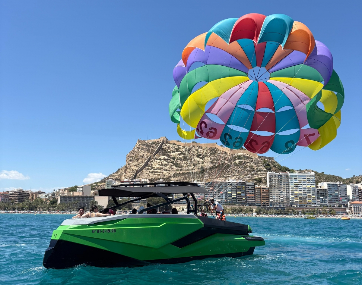 - Foto: LoveParasailing.com