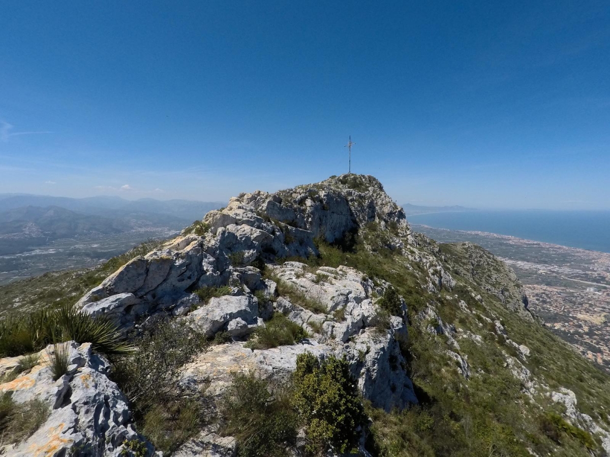 La inponente Creueta, en el Montgó.