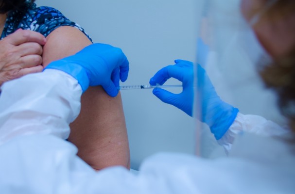 Sanidad vacunará a las personas mayores vulnerables frente al VRS este otoño