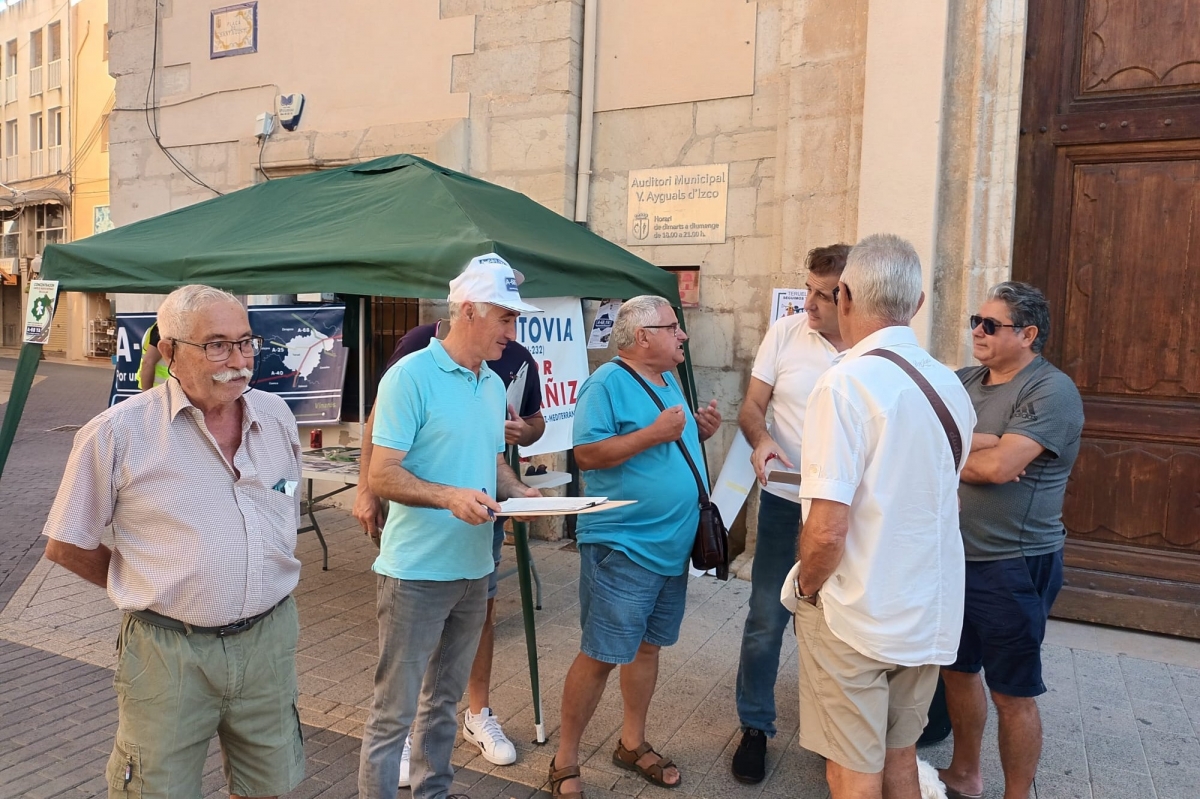 El movimiento Teruel Existe recoge apoyos en Vinaròs para reclamar la construcción de la autovía A-68