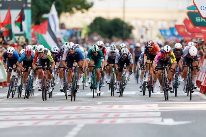 Philipsen se impone al sprint en la novena etapa de La Vuelta y Traaen sigue líder