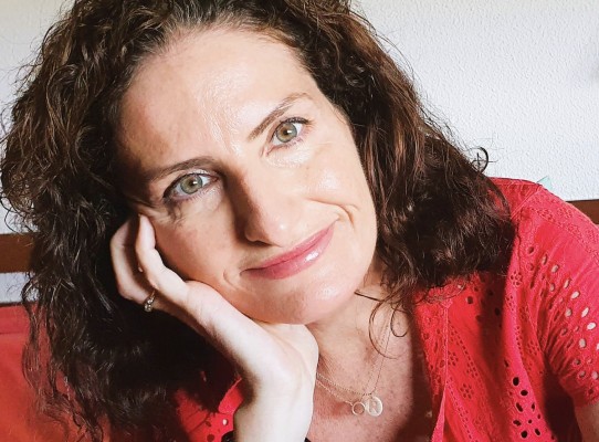 Rosana Corral-Márquez atraviesa 'El Muro' de la psicología en su último libro