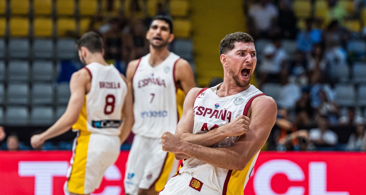 ‘La Familia’ muestra síntomas de mejora y logra la primera victoria en el Eurobasket