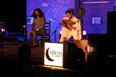El cantaor Israel Fernández conmueve al público con su flamenco en 'Íntims al Castell' de Onda