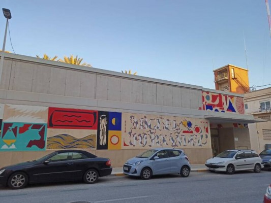 La concejalía de Cultura de Elche se traslada al Centro Hernandiano con el busto del poeta de Castejón
