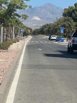 Los vecinos de Playa de San Juan reclaman el desbloqueo de la Avenida de las Naciones