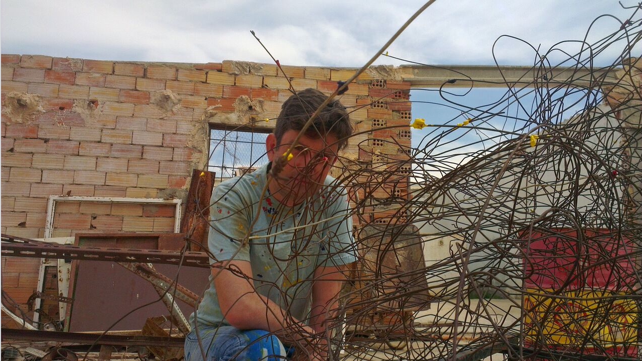 El artista Lorenzo Belenguer se aleja de Londres y crea un estudio en Villar del Arzobispo
