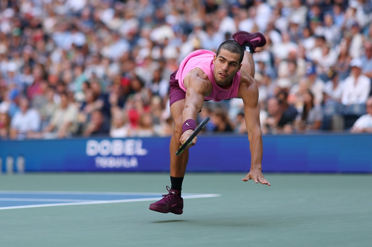 Alcaraz, con tremenda solidez, vence a Rinderknech y buscará las semis del US Open ante Lehecka