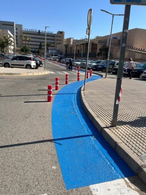 Mejoran los accesos del hospital del Rosell para facilitar la entrada a personas con movilidad reducida