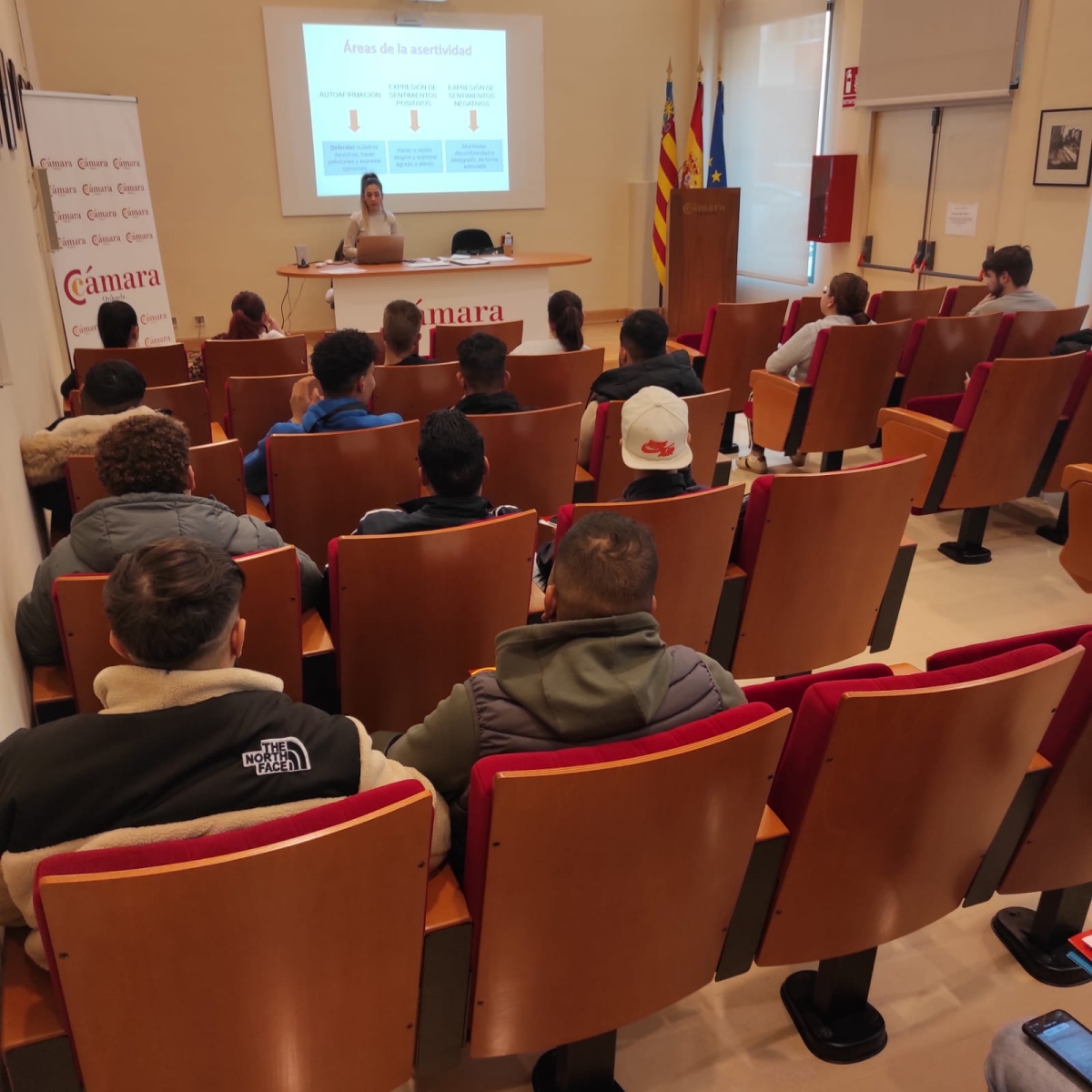 La Cámara de Comercio de Orihuela lanza cursos de IA, redes sociales y competencias digitales