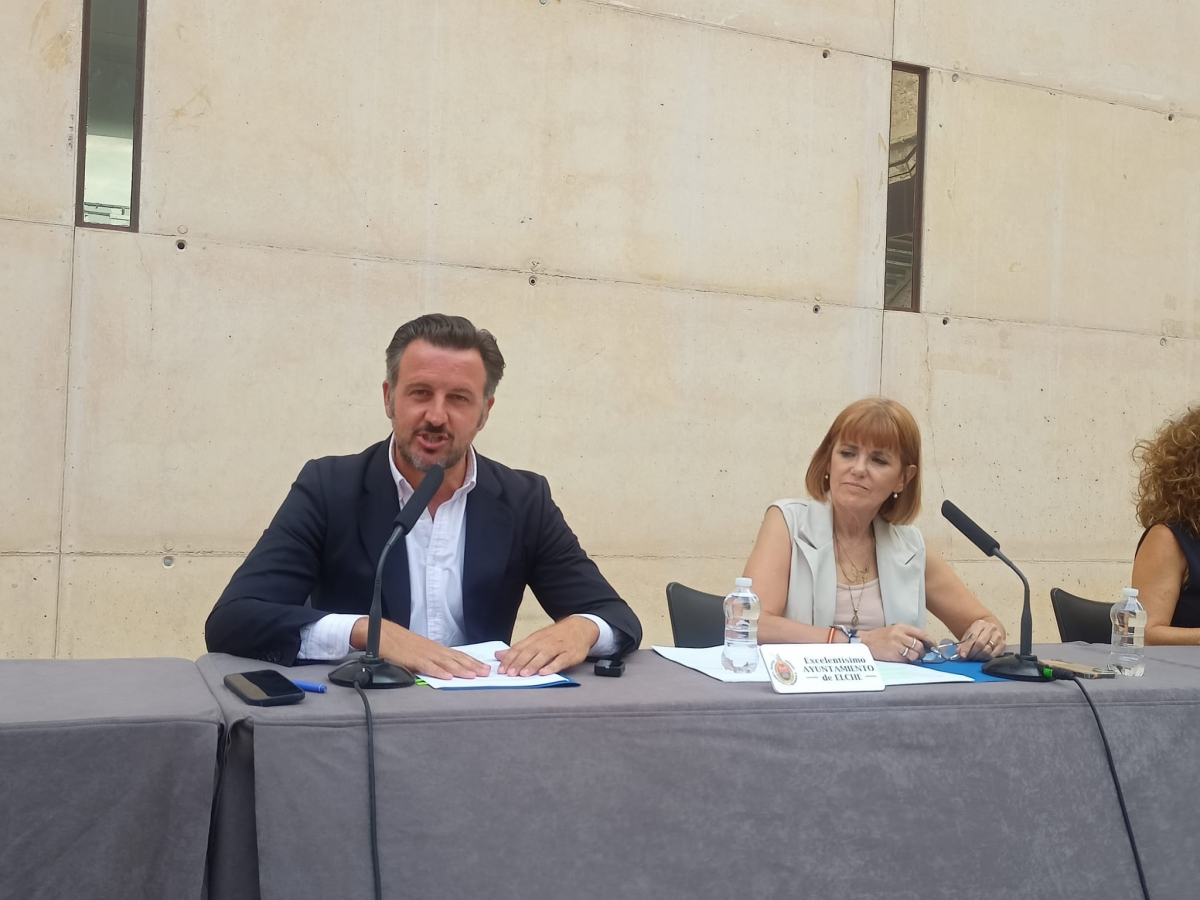 Ciberataque en Elche: el martes vuelve la Omac del centro y el Ayuntamiento firma 'a mano' 4,5 millones en gastos