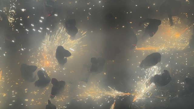 Una apoteósica Cordà hace temblar Paterna e ilumina el cielo de la Ciutat del Foc