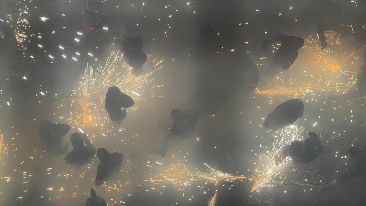 Una apoteósica Cordà hace temblar Paterna e ilumina el cielo de la Ciutat del Foc