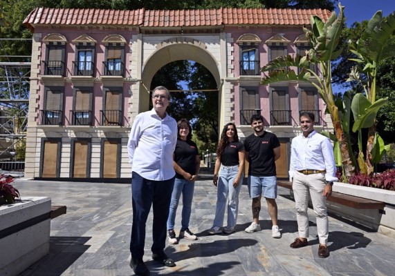 La Feria de Murcia recupera su historia con un gran pórtico inspirado en el convento de San Francisco